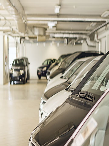 Does Hotel Amarano have parking?
