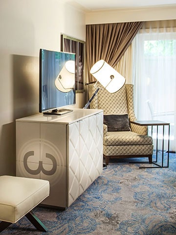 What room amenities are offered at Hotel Amarano?