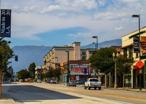 A view of Pasadena city streets near entertainment, dining, and 2026 World Cup travel destinations.